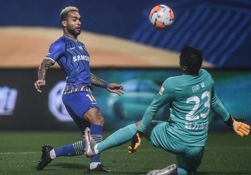 九游体育- 转折点布拉加门线救险,世俱杯今晨攻防权衡,气氛紧张,球探报告显示潜力 九游体育- 转折点布拉加门线救险,世俱杯今晨攻防权衡,气氛紧张,球探报告显示潜力