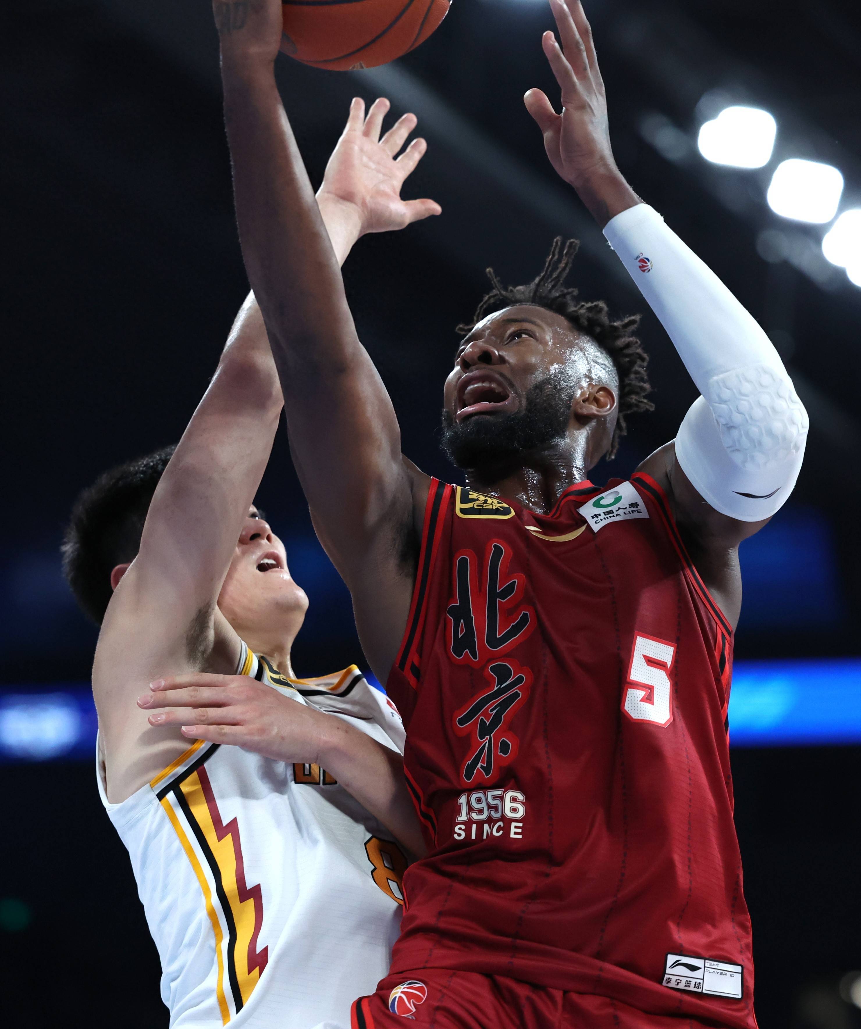 九游体育-关于CBA季后赛赛程吃紧,上海久事窗口期篮板制胜,信心回归,阵容厚度经受考验的信息 九游体育-关于CBA季后赛赛程吃紧,上海久事窗口期篮板制胜,信心回归,阵容厚度经受考验的信息