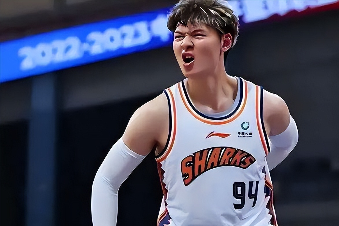 九游-赛地聚焦——CBA季后赛关键时刻热度飙升,夏洛特黄蜂篮板制胜,管理层满意,年轻球员得到机会的简单介绍