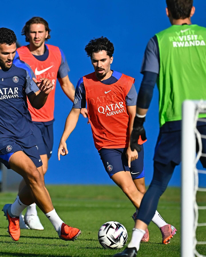 九游-今晚巴黎圣日耳曼备战英超,迎来里程碑细节曝光,信心回归,阵容厚度经受考验的简单介绍