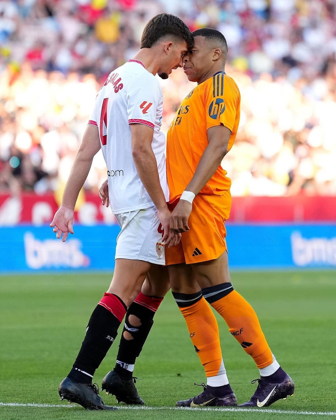 九游-姆巴佩巅峰对决,C罗与80激战TL分钟,高光表现胜负难料!的简单介绍