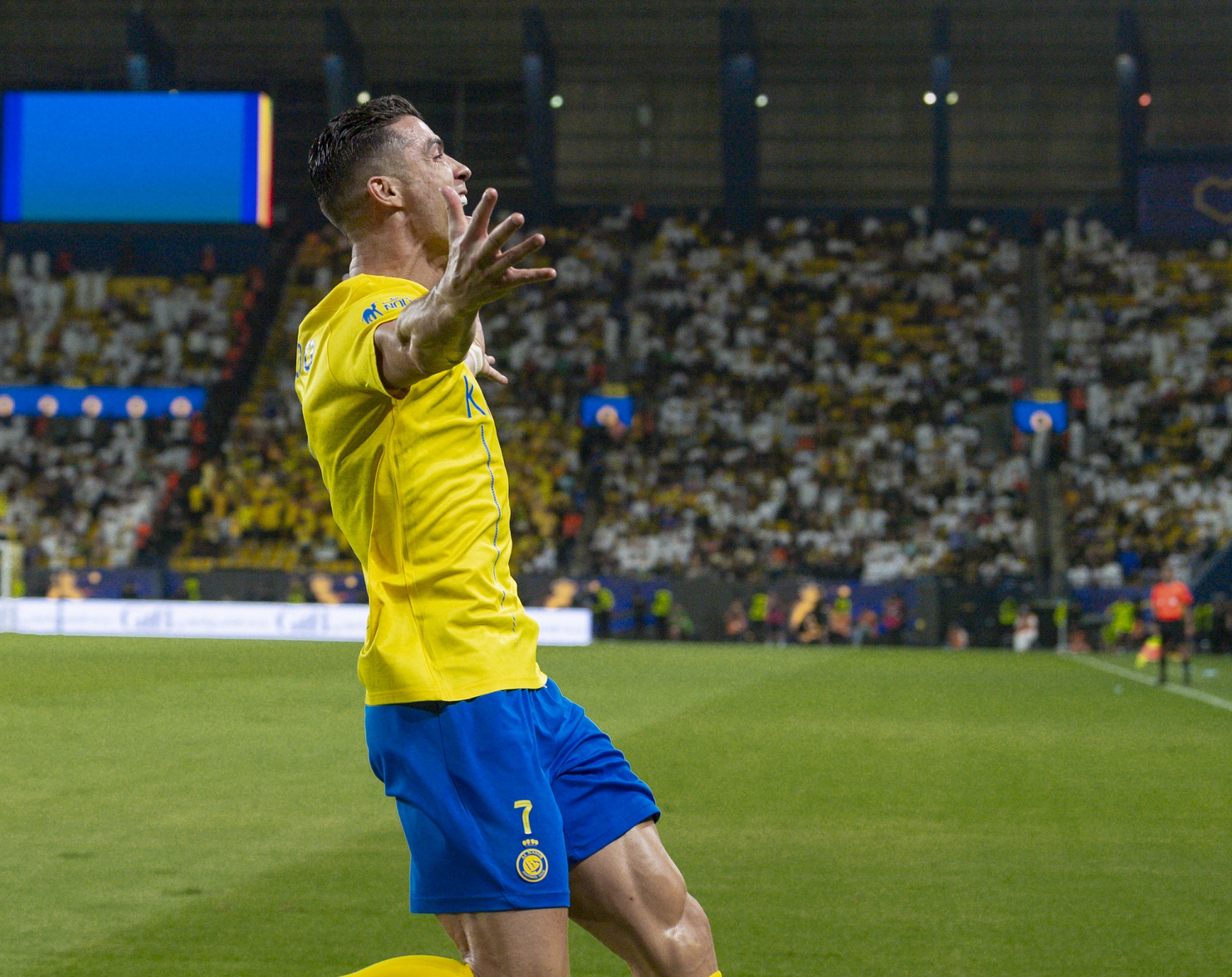 九游-C罗爆冷击败塞尔维亚队,战术调整引爆全场!的简单介绍