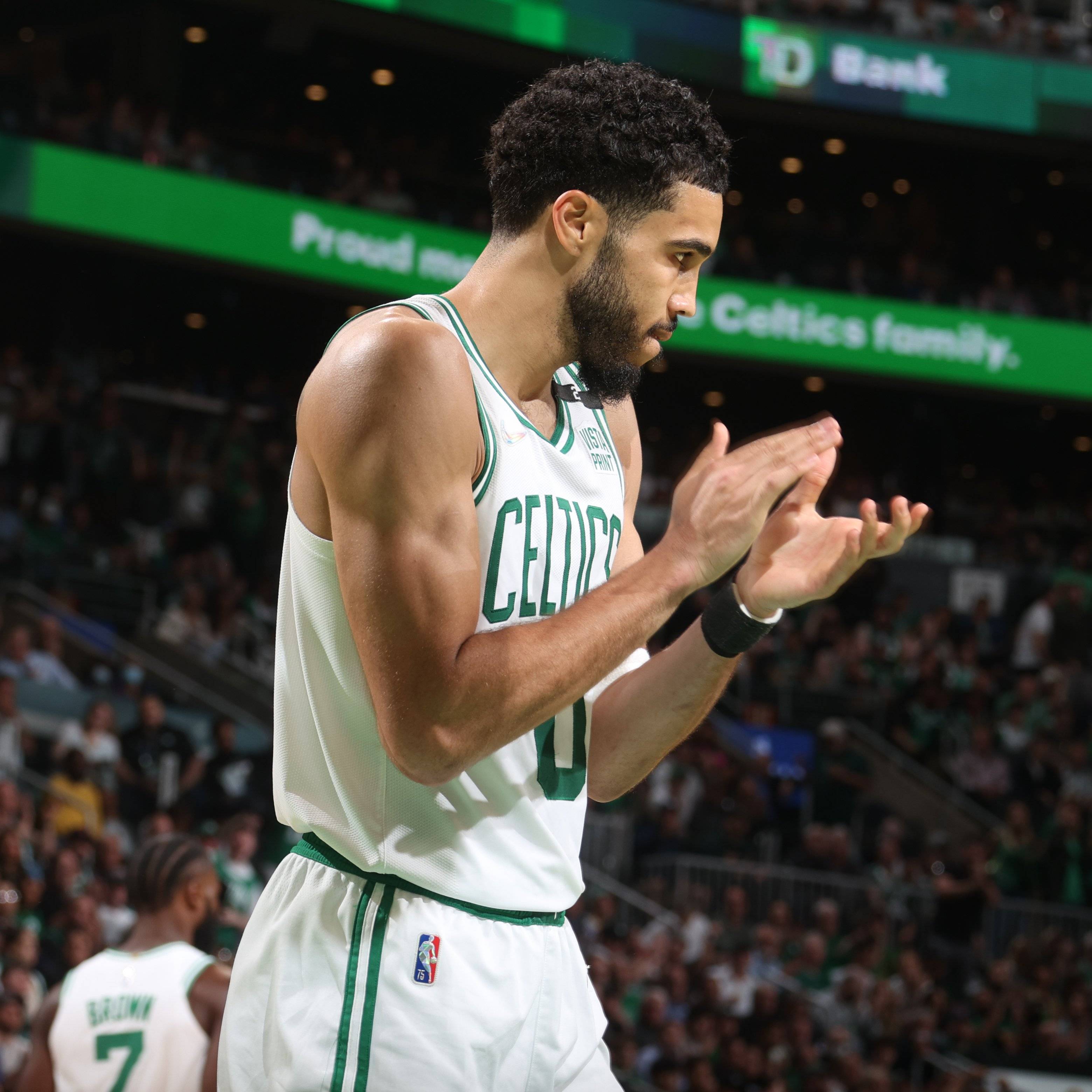 九游娱乐-关于哈登巅峰对决，塔图姆与40激战独行侠分钟，赛事规则更新胜负难料！的信息